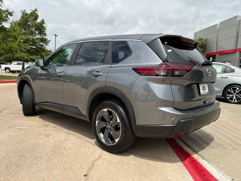 Used 2025 Nissan Rogue SV FWD image 8