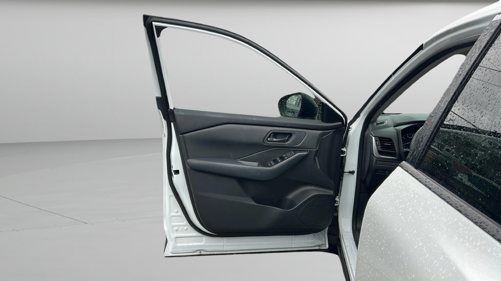 Used 2025 Nissan Rogue S FWD image 19