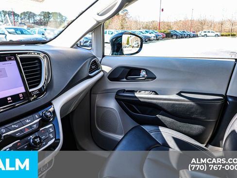 Used 2024 Chrysler Pacifica Touring-L FWD image 48