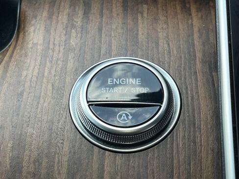 Used 2023 Mercedes-Benz C 300 Sedan image 6