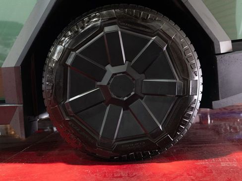 Used 2024 Tesla Cybertruck Cyberbeast image 25