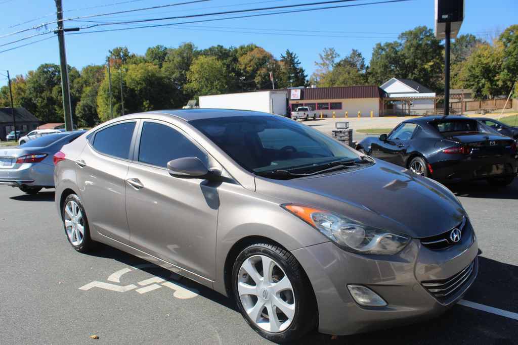 Used 2013 Hyundai Elantra Limited FWD image 3
