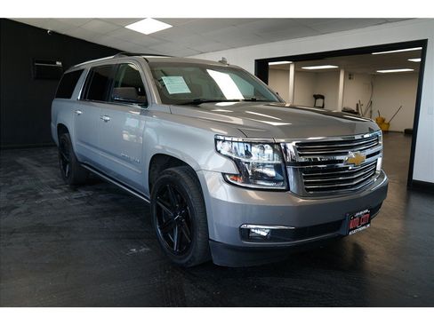 Used 2019 Chevrolet Suburban Premier w/ Premier Plus Edition AWD/4WD image 9