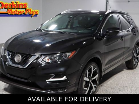 Used 2020 Nissan Rogue Sport SL image 1