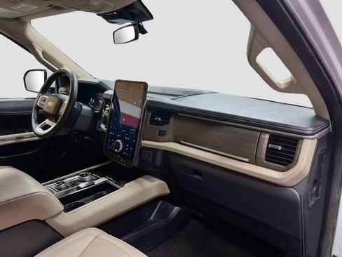 Used 2023 Ford Expedition Limited AWD/4WD image 32