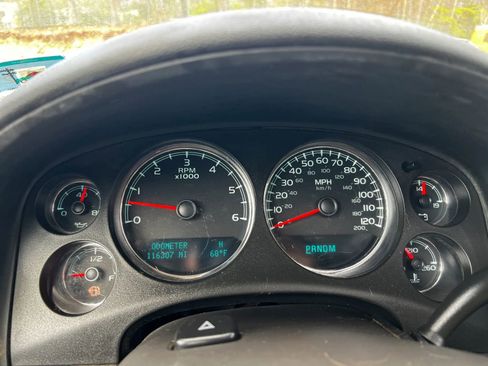 Used 2011 Chevrolet Avalanche LTZ AWD/4WD image 15