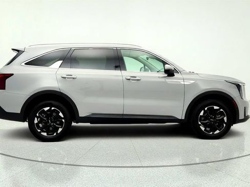 Used 2025 Kia Sorento S AWD/4WD image 4