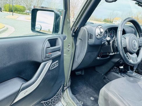 Used 2015 Jeep Wrangler Unlimited Sahara image 14