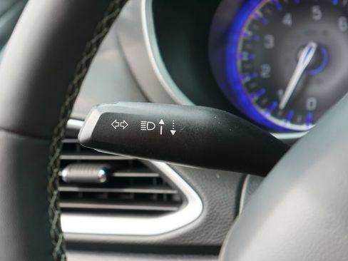 Used 2025 Chrysler Pacifica Select FWD image 16
