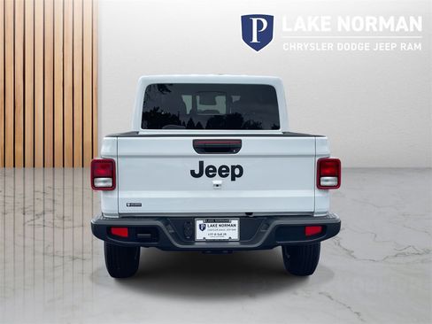 New 2025 Jeep Gladiator Sport image 8