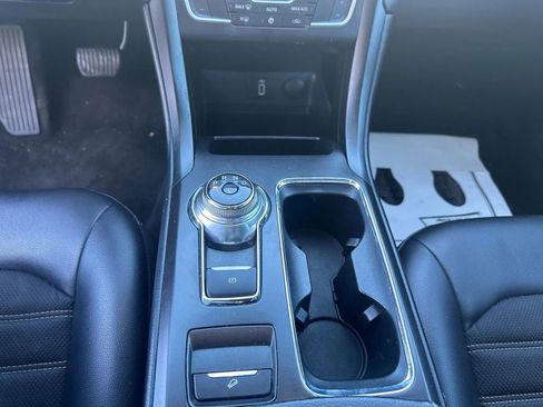 Used 2018 Ford Fusion SE w/ Equipment Group 201A image 12