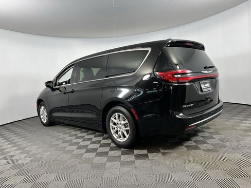 Used 2024 Chrysler Pacifica Touring-L image 10