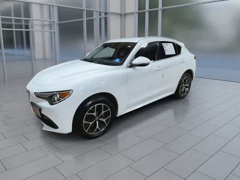 Used 2020 Alfa Romeo Stelvio Ti w/ Active Blind Spot Package AWD/4WD image 4