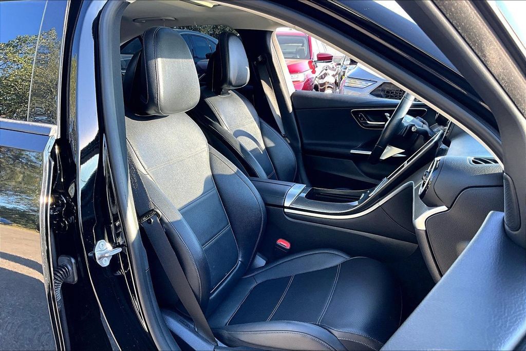 Used 2022 Mercedes-Benz C 300 Sedan image 9
