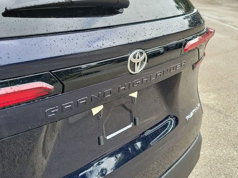 New 2026 Toyota Grand Highlander Platinum AWD/4WD image 6