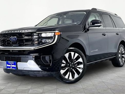 Used 2025 Ford Expedition Platinum w/ Driver's Package AWD/4WD image 3
