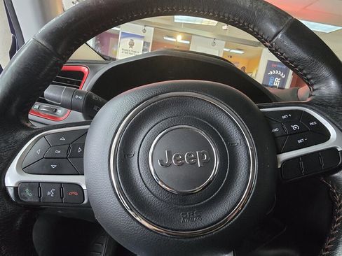 Used 2016 Jeep Renegade Trailhawk image 24