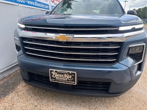 Used 2025 Chevrolet Traverse LT w/ Driver Confidence Package FWD image 11