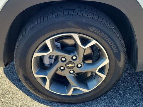 Certified 2025 Chevrolet Trax LT w/ LT Convenience Package image 7