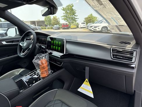 New 2025 Volkswagen Atlas Cross Sport SEL Premium R-Line image 19