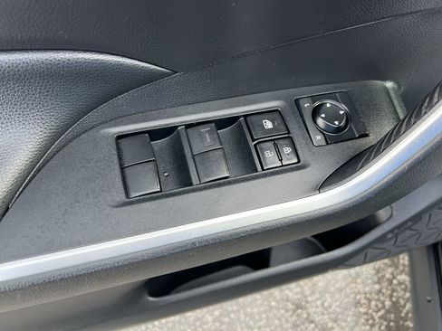 Used 2021 Toyota RAV4 XLE image 15