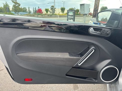 Used 2014 Volkswagen Beetle R-Line image 22