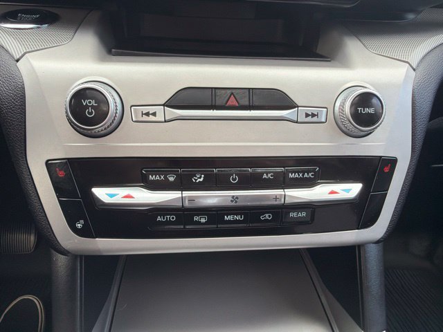 Used 2024 Ford Explorer XLT w/ Equipment Group 202A AWD/4WD image 22