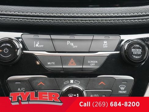 Used 2023 Chrysler Pacifica Touring-L FWD image 34