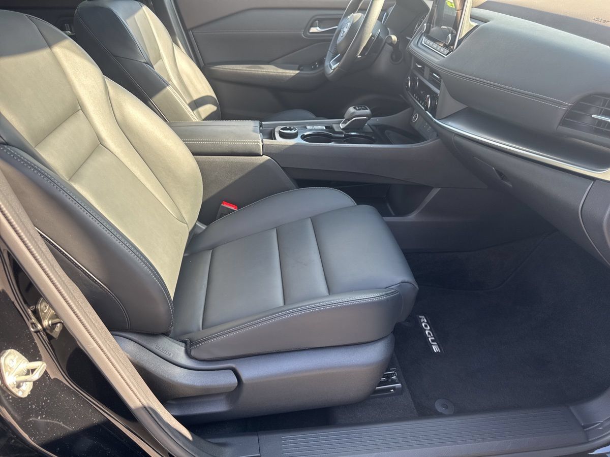Used 2023 Nissan Rogue SV w/ SV Premium B Package AWD/4WD image 45