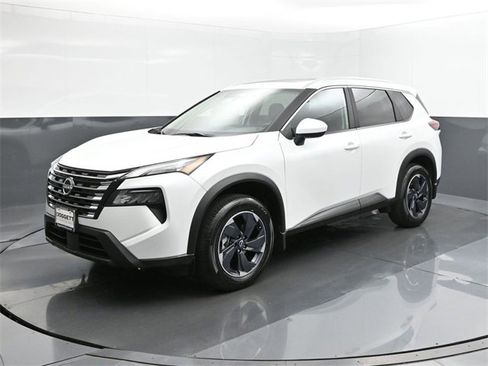 Used 2024 Nissan Rogue SV w/ SV Premium Package image 34