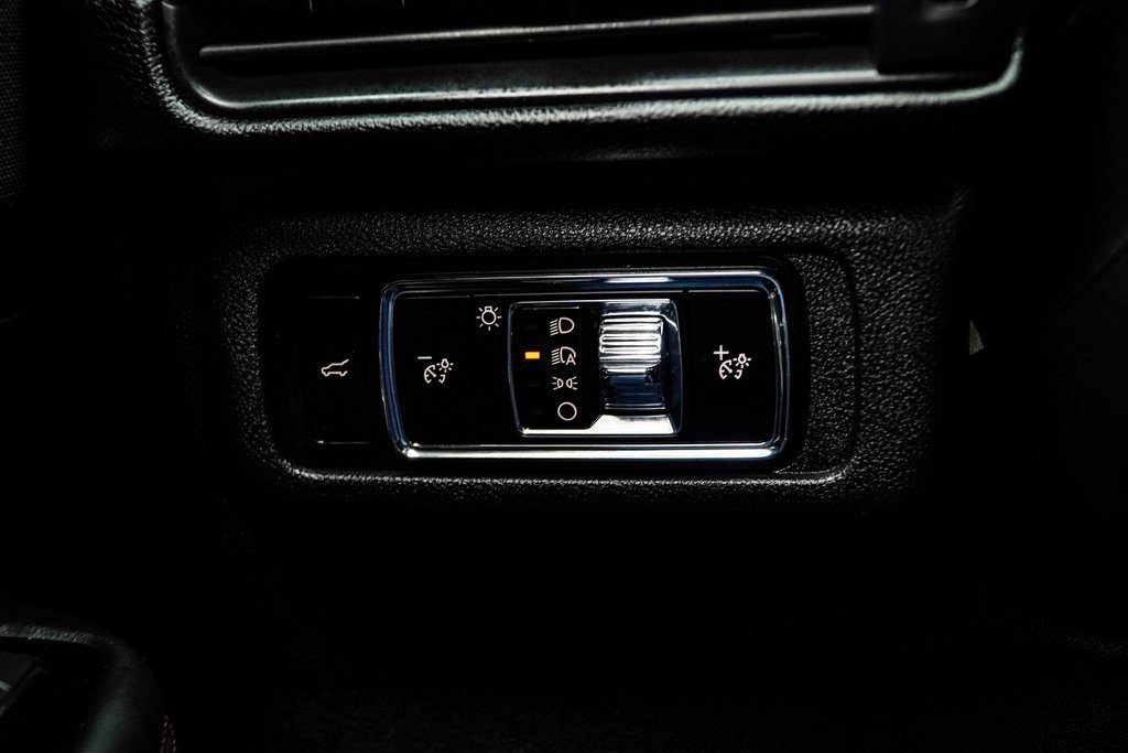 Used 2025 Lincoln Corsair Reserve w/ Equipment Group 202A FWD image 36