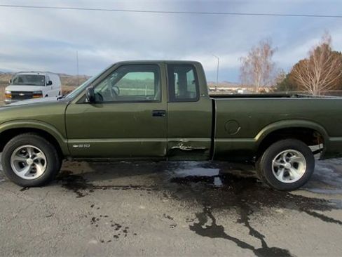 Used 2001 Chevrolet S10 Pickup LS w/ Preferred Equipment Group image 5