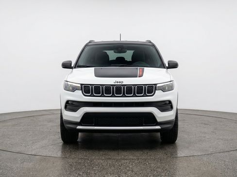 Used 2025 Jeep Compass Trailhawk AWD/4WD image 2