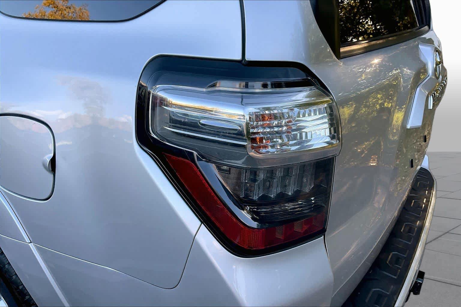 Used 2019 Toyota 4Runner SR5 Premium AWD/4WD image 26