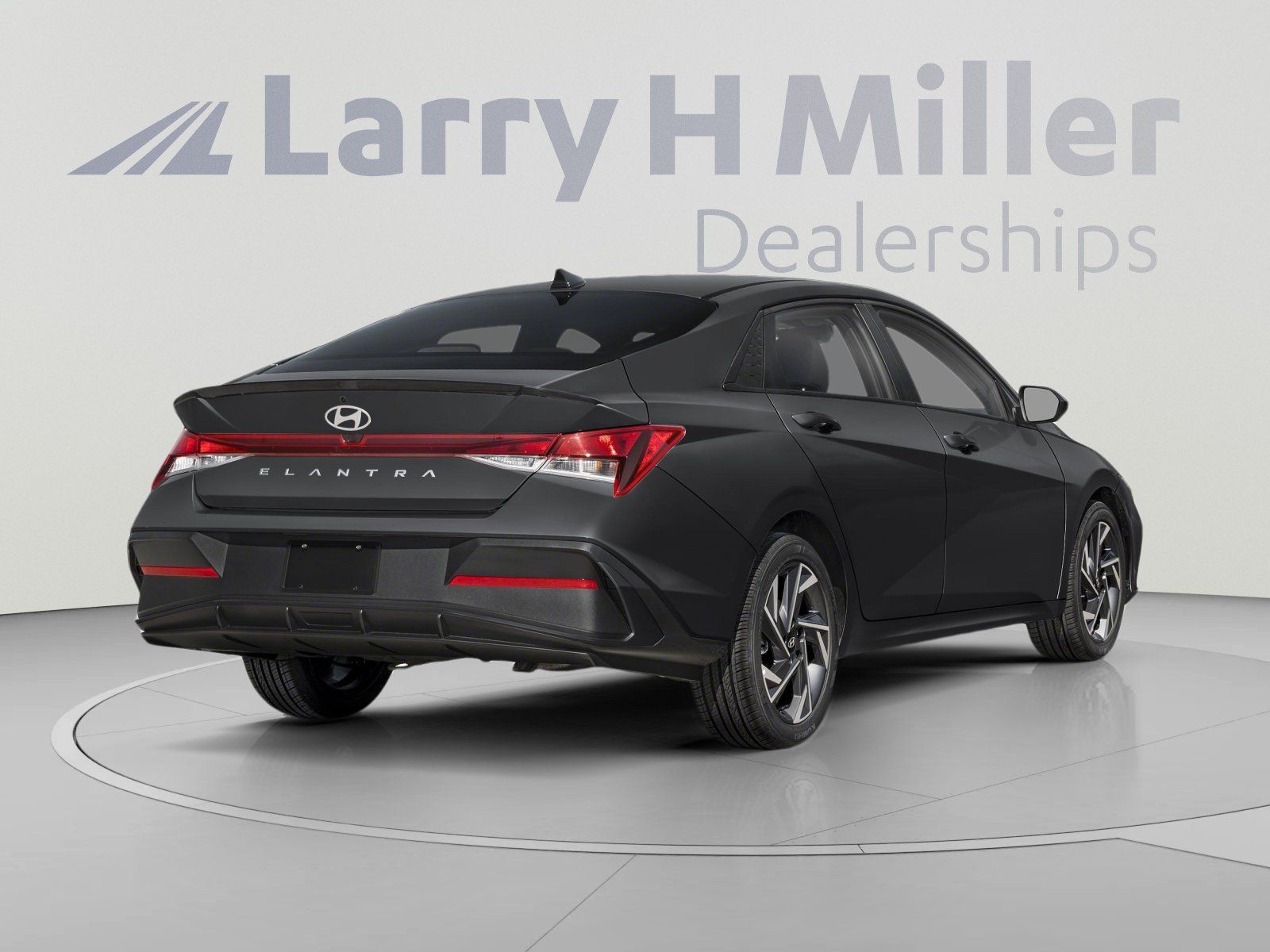 Used 2025 Hyundai Elantra Sport FWD image 2