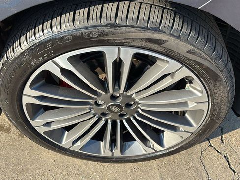 Used 2025 Land Rover Range Rover Velar Dynamic SE image 9