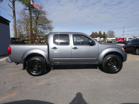 Used 2019 Nissan Frontier SV image 5