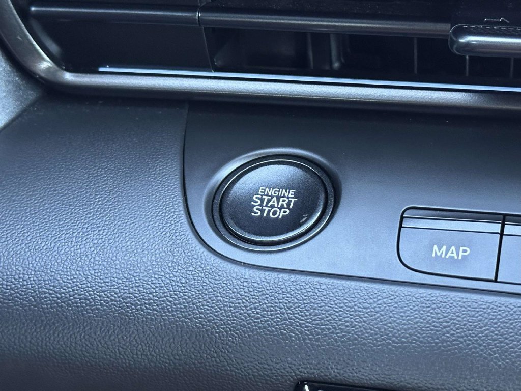 Used 2025 Hyundai Elantra SEL FWD image 22