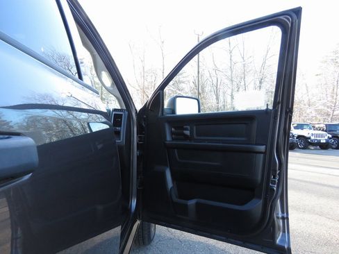 Used 2018 RAM 1500 Express image 12