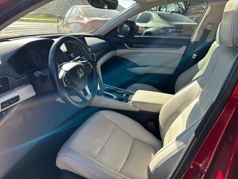 Used 2018 Honda Accord Touring image 11