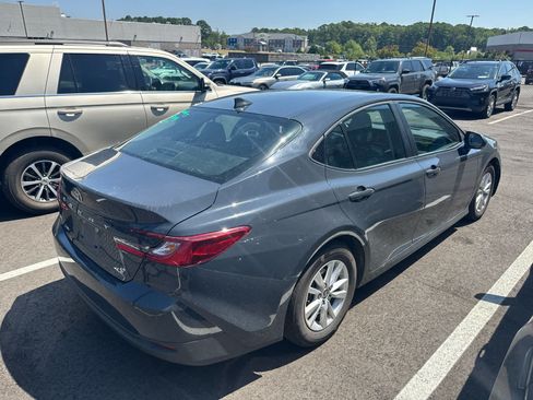 Used 2025 Toyota Camry LE w/ Convenience Package FWD image 4
