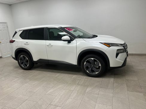 Used 2024 Nissan Rogue SV image 9