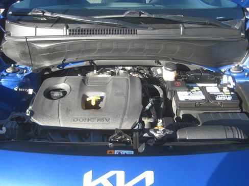 Used 2022 Kia Seltos LX image 12