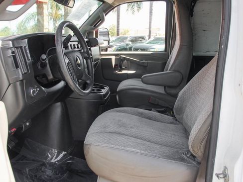 Used 2017 Chevrolet Express 2500 Extended image 20