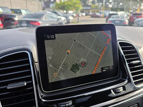 Used 2018 Mercedes-Benz GLE 350 w/ Premium 1 Package image 32