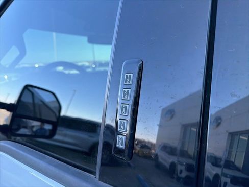 Used 2022 Ford F250 Lariat w/ Chrome Package image 14