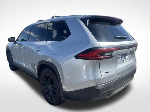 Used 2024 Toyota Grand Highlander AWD image 3