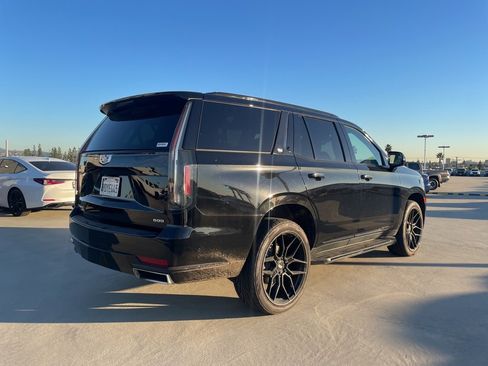 Used 2023 Cadillac Escalade Premium Luxury image 2