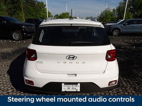 Used 2023 Hyundai Venue SEL FWD image 8