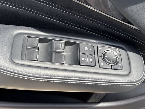 Used 2021 Lexus LS 500 w/ Interior Upgrade Package RWD image 21